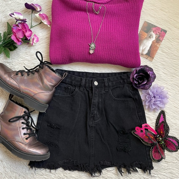 Distressed Black denim mini skirt - Picture 15 of 16